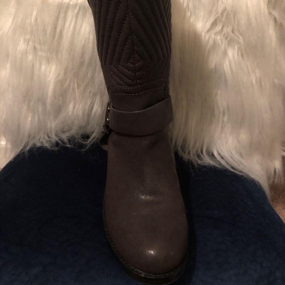 Boots - Picture 2 of 3